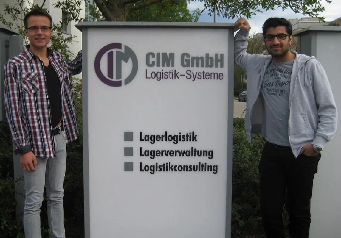 Die beiden neuen Auszubildenden Lukas Kurz (l.) und Soheb Mussa haben am 1. September ihre Ausbildu
