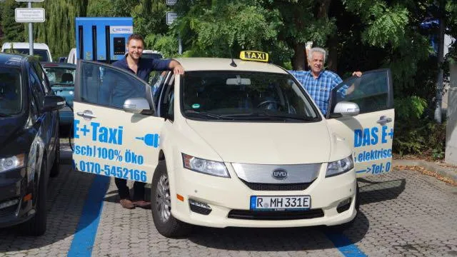 Erstes BYD-Taxi in Deutschland im Einsatz Bild: Erstes BYD-Taxi in Deutschland im Einsatz