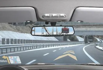 Bild: Albrecht DR 58: Der erste DAB+ Autoradio Adapter für den Rückspiegel im Fahrzeug