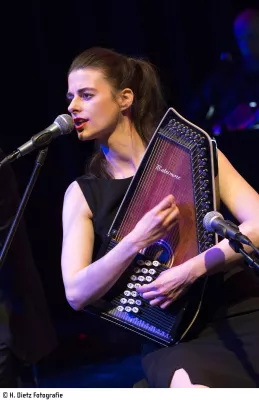 Bild: Visonäre sind weiblich - Julia Leinweber verkörpert am liebsten starke Frauenrollen