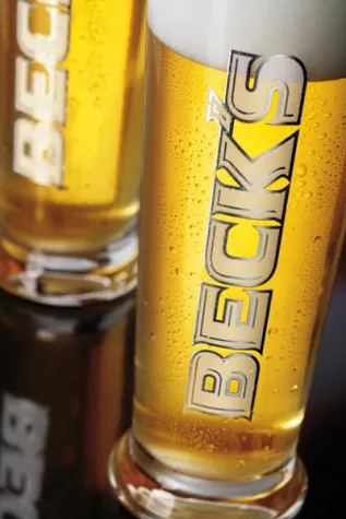 Elektronisch kontrolliert. 15.000 Hektoliter Bier pro Tag per EMCS Bild: Elektronisch kontrolliert. 15.000 Hektoliter Bier pro Tag per EMCS