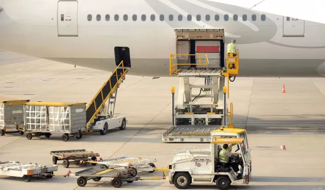 Effiziente und sichere Luftfracht Transporte von Gefahrgut in die USA Bild: Effiziente und sichere Luftfracht Transporte von Gefahrgut in die USA