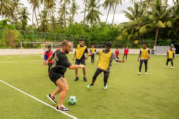 Bild: "Joga Bonito" im Kandima Maldives
