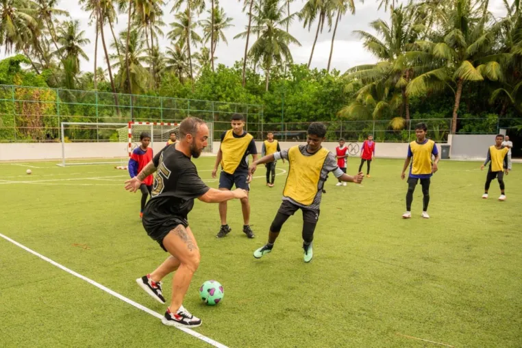 Bild: "Joga Bonito" im Kandima Maldives