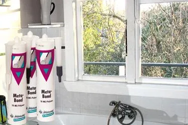 Bild: Silikonfreies Kleben und Dichten mit Metallit Meta-Bond