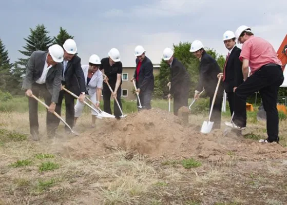 Bild: Baubeginn des neuen Seniorenwohnheims in Teutschenthal – 60 neue Mitarbeiter gesucht
