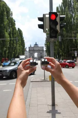Bild: Größte Verkehrszählung mit 36.285 Fahrzeugen zeigt: Jeder 14. Autofahrer ist ein „Smartphonesünder“
