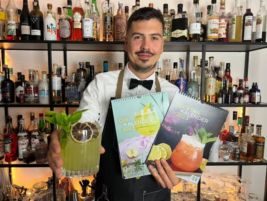 Bild: Inspirierende Geschenkidee: Cocktailwandkalender für 2023 mit Fotos und Rezepten