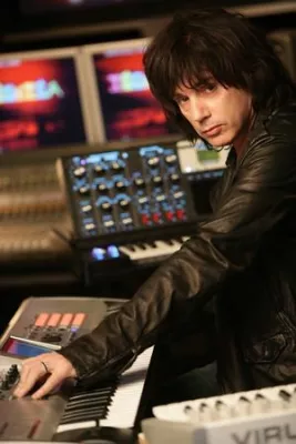 Bild: JEAN MICHEL JARRE - Der Elektronik-Pionier kommt mit spektakulärer Mega-Produktion und Best-Of-Programm