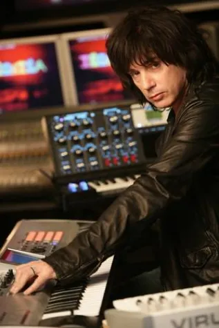 Bild: JEAN MICHEL JARRE - Der Elektronik-Pionier kommt mit spektakulärer Mega-Produktion und Best-Of-Programm