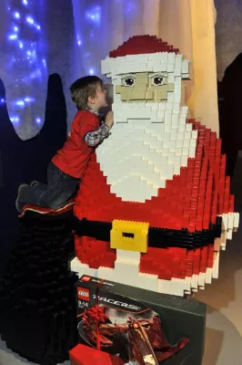 Bunte Weihnachtswelt im LEGOLAND Discovery Centre Bild: Bunte Weihnachtswelt im LEGOLAND Discovery Centre