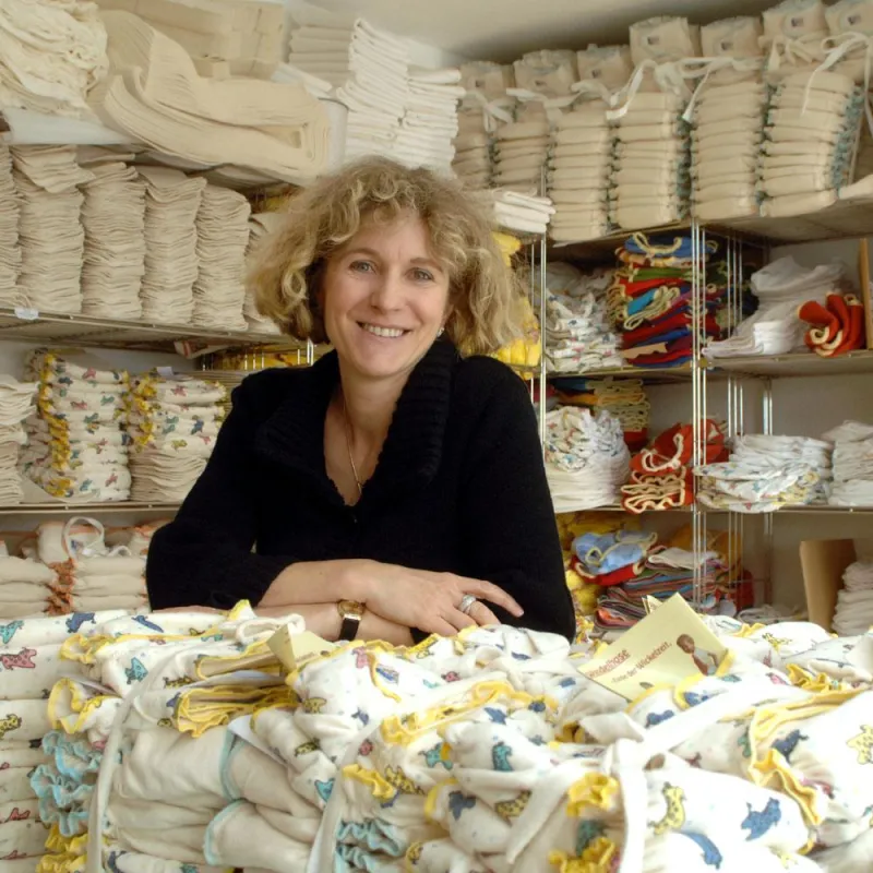 Christine Bendel im Windel-Lager. Foto: KLICK-Germany