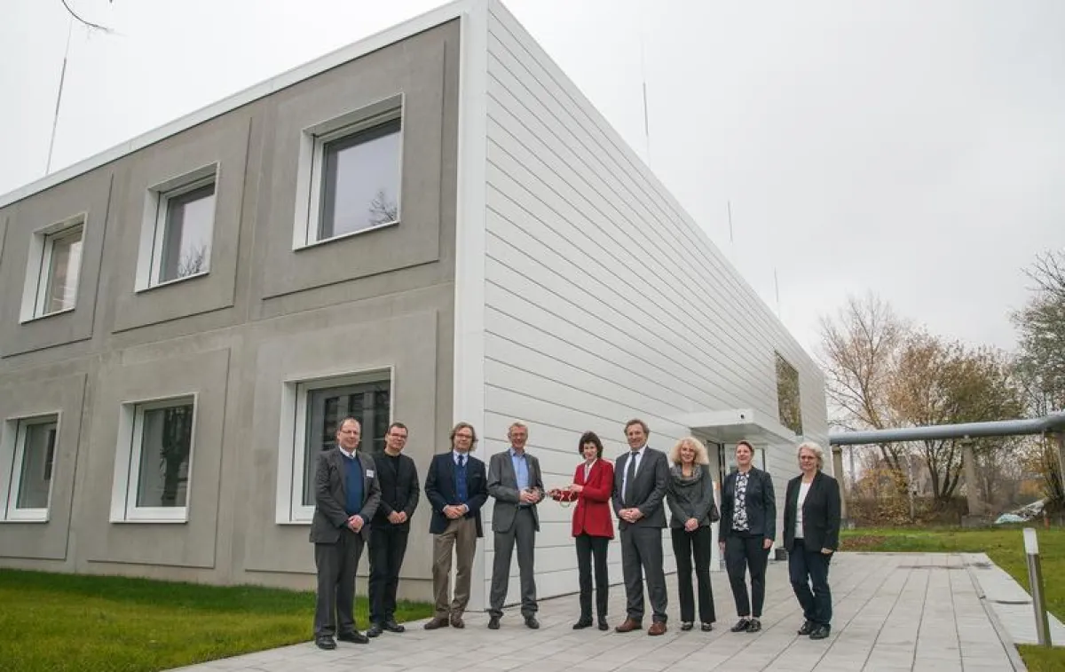 Übergabe des neuen Laborgebäudes für Atmosphärenchemie am 09. November 2017 durch Dr. Eva Maria Stange, Sächsische Staatsministerin fur Wissenschaft und Kunst. (Foto: Tilo Arnhold, TROPOS )