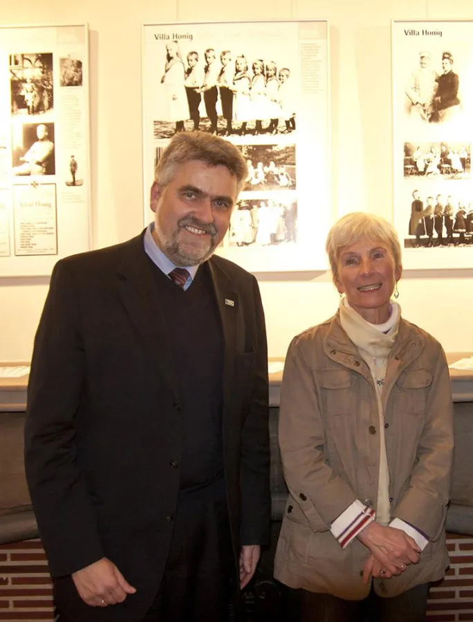 Eröffnung der Ausstellung „Eine Villa im Wandel der Zeiten“: Hochschul-Rektor Prof. Dr. Armin Willingmann und Sabine Thüne.