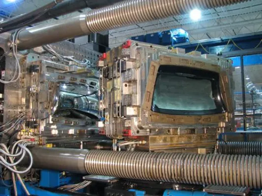 EXATEC erweitert seine technologischen Kompetenzen für Fahrzeugverscheibung aus einer Hand Bild: EXATEC erweitert seine technologischen Kompetenzen für Fahrzeugverscheibung aus einer Hand