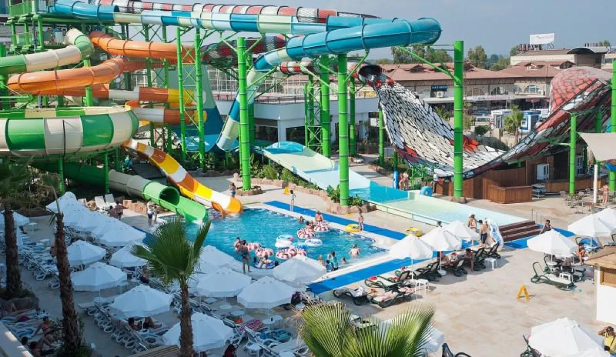 Beispiel für eine tolle Wasserrutschen-Anlage