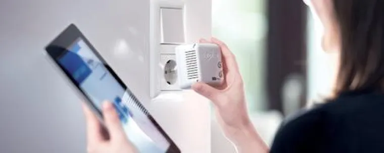 Bild: WLAN ohne Kompromisse. devolo macht es einfach: Einrichtung auf Knopfdruck, bester Empfang in jedem Raum