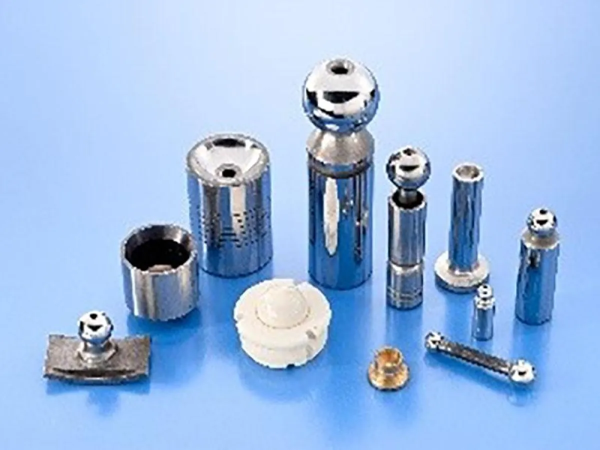 Werkstückbeispiele für die Plan- und Sphärenbearbeitung. Bild: NAGEL