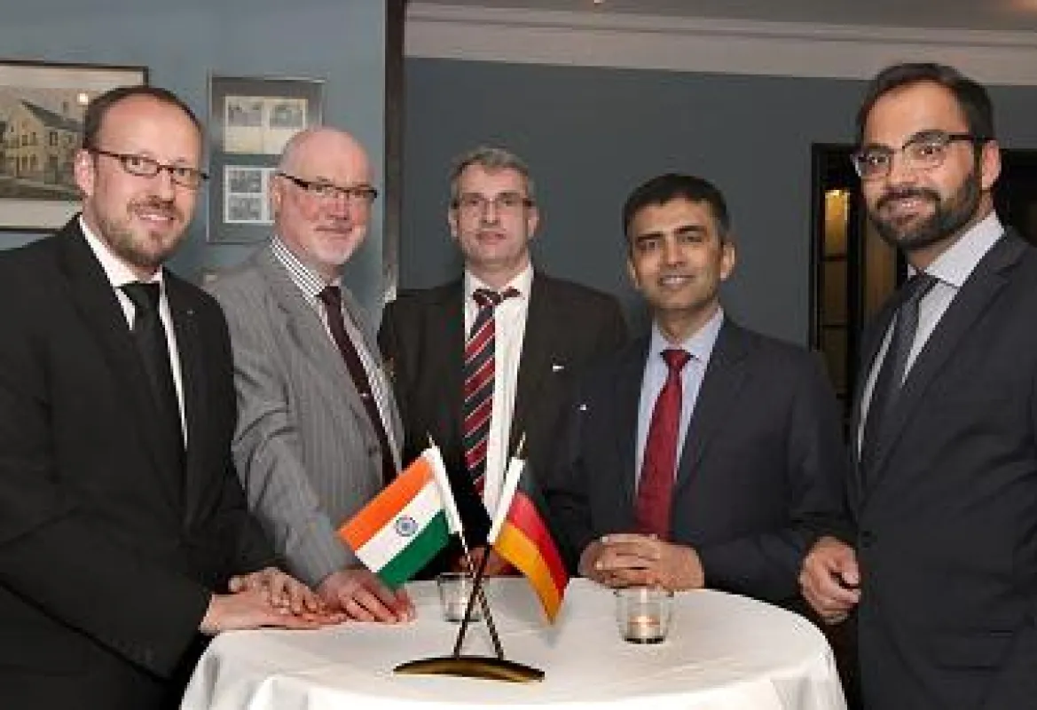 Von links nach rechts: Dr. Johannes Wamser (Dr. Wamser + Batra GmbH), Dr. Hans-Peter Merz (IHK Mittl