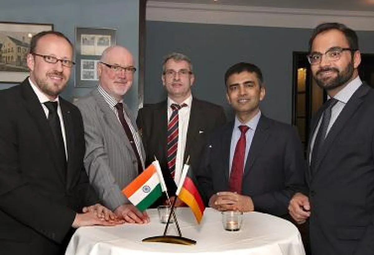 Von links nach rechts: Dr. Johannes Wamser (Dr. Wamser + Batra GmbH), Dr. Hans-Peter Merz (IHK Mittl