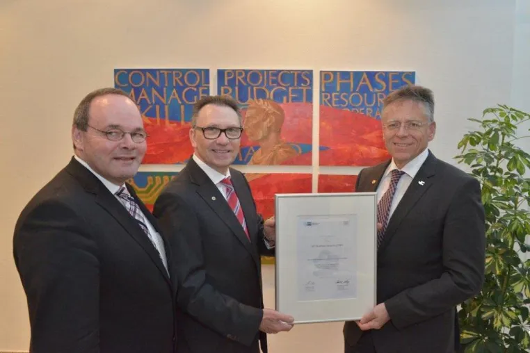 GET Information Technology feiert Jubiläum: Landrat Hans-Jürgen Petrauschke gratuliert zu 15 Jahren Bild: GET Information Technology feiert Jubiläum: Landrat Hans-Jürgen Petrauschke gratuliert zu 15 Jahren