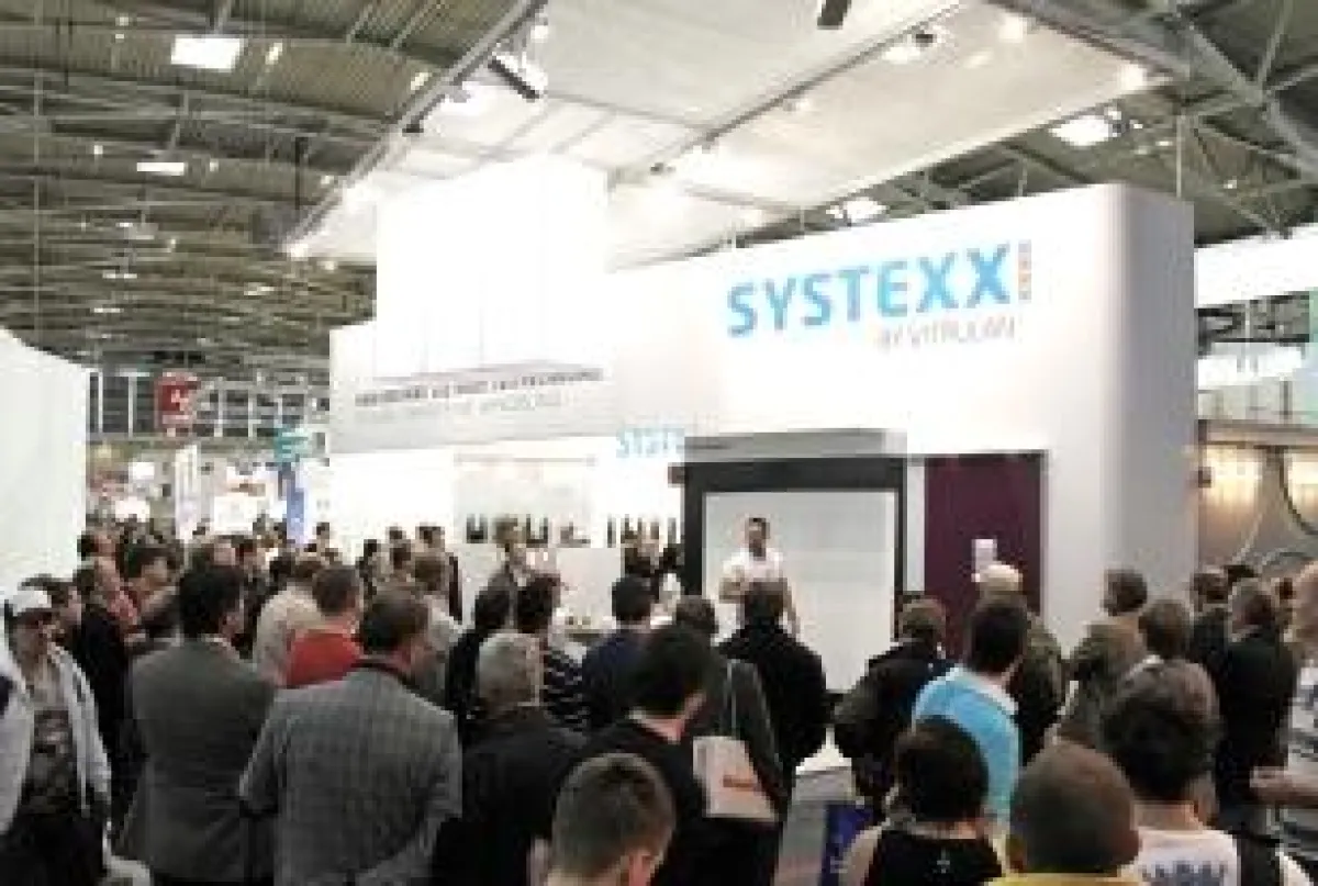 Großer Andrang herrschte bei der Live-Verarbeitung von Systexx auf der Messe Farbe - Ausbau & Fassade.