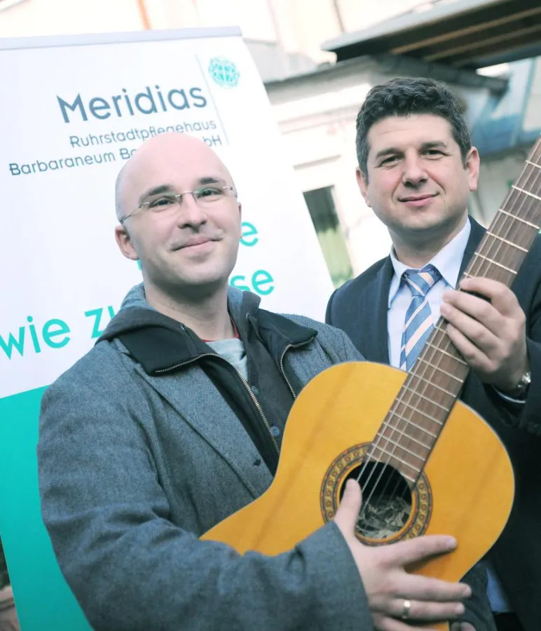 Musiktherapeut Claas Hanson (l.) mit Einrichtungsmanager Nicolas Starck