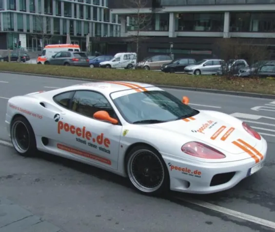 Bild: Poccle.de - Handwerkerportal lässt Ferrari als Werbeträger flitzen...