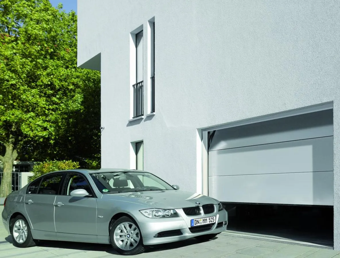 Sicherheitsstandards bei Garagentoren können die Verletzungsgefahr deutlich reduzieren. Foto: Hörmann / Immowelt.de
