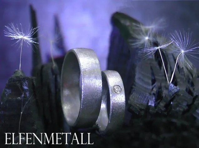 Bild: Suche nach besonderen Eheringen auch mobil möglich