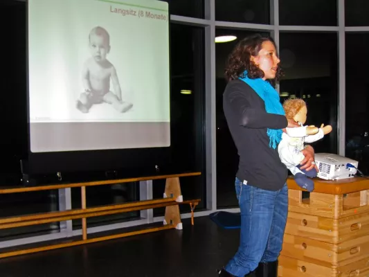 Bild: „Handling“ Vortrag zur Saeuglingsentwicklung am 24. Januar 2019 in Eningen