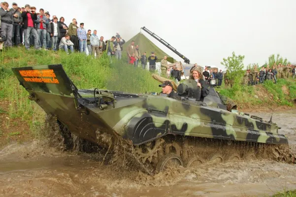 5. Landsberger Offroadtage locken mit Schwimmpanzer fahren, FMX, Militärtechnik, Stockcars Bild: 5. Landsberger Offroadtage locken mit Schwimmpanzer fahren, FMX, Militärtechnik, Stockcars