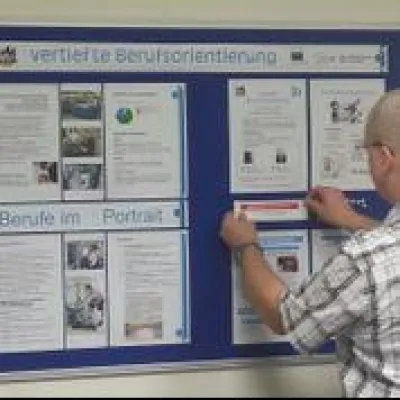 Bild: Blau macht schlau. Vertiefte Berufsorientierung des IB informiert Schülerinnen & Schüler