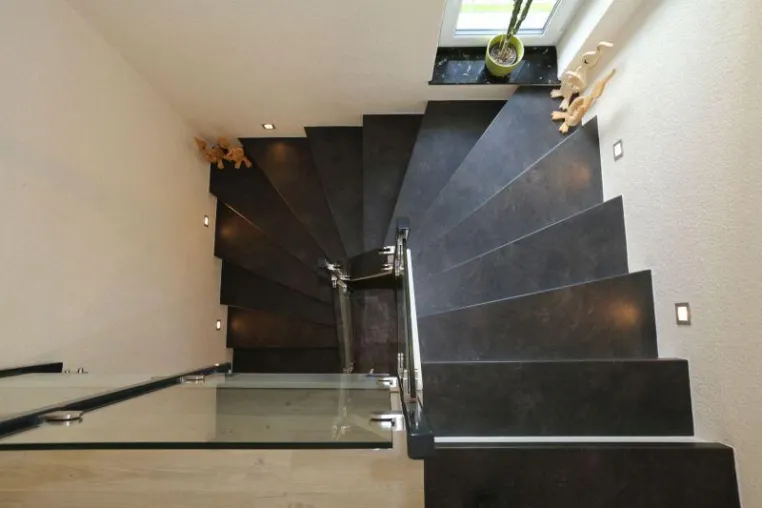 HAFA Treppen setzt auf cobra CRM PRO in Zusammenspiel mit mobilem CRM Bild: HAFA Treppen setzt auf cobra CRM PRO in Zusammenspiel mit mobilem CRM