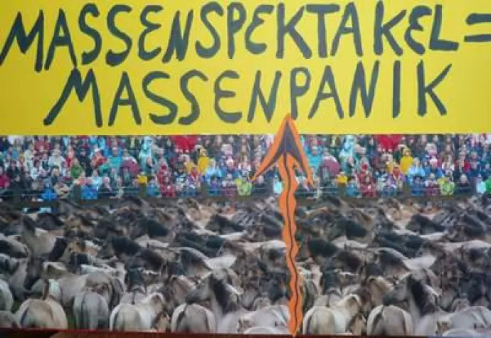 Bild: Protestaktion gegen den Wildpferdefang bei Dülmen