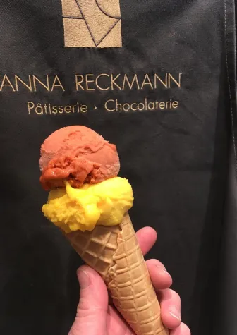Bild: Anna Reckmann serviert himmlisches Pâtisserie-Eis im Frankfurter Westend