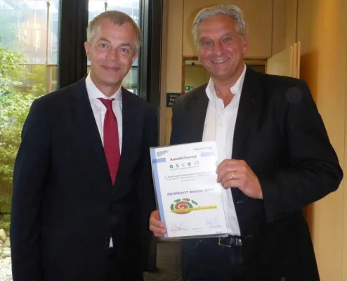 Bild: ASCEM erhält Siegel "ÖKOPROFIT -Betrieb 2014"