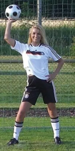 Anitha Warnes - Der schönste Stern im Fußballfieber Bild: Anitha Warnes - Der schönste Stern im Fußballfieber