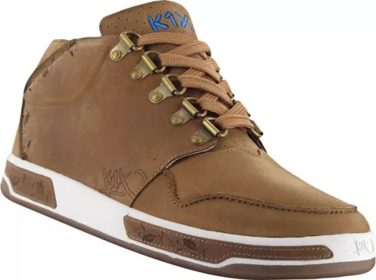 Bild: Mal aufgebrezelt- K1X präsentiert exklusiven Wies’nschuh 2008