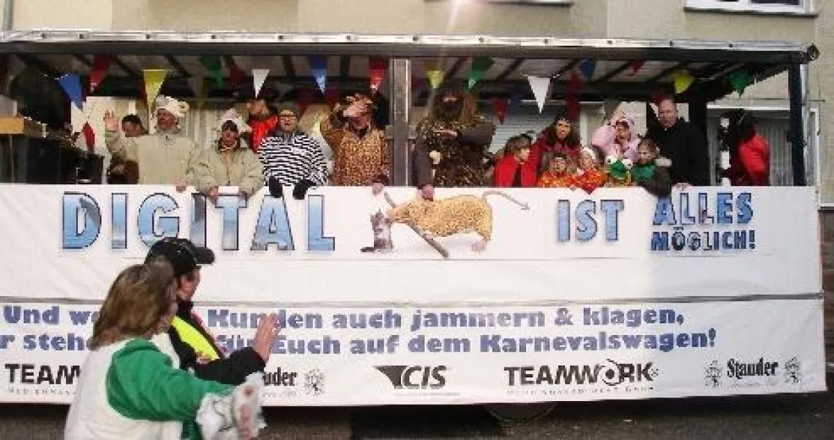 TEAMWORK und CIS auf dem Kamellewagen