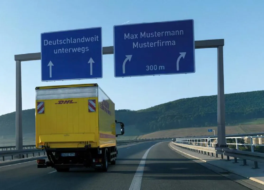 Der eigene Name sticht immer sofort ins Auge. Bildpersonalisierte Werbung erregt aber nicht nur Aufmerksamkeit, sondern ist auch erfolgreicher als herkömmliche.
