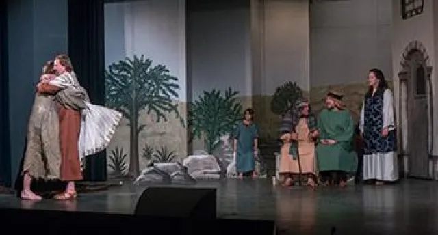 Bild: Standing Ovations für das Chiemgauer Heiligenspiel