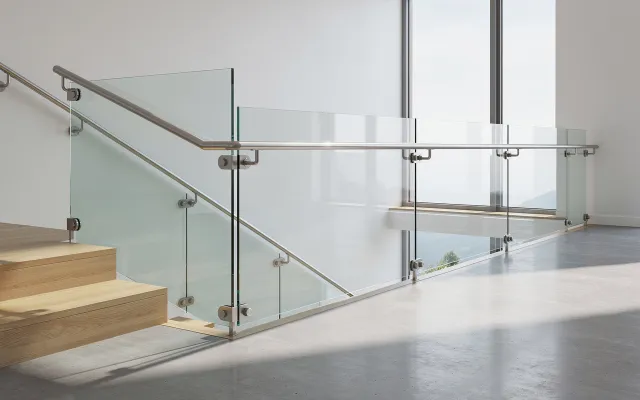 Bild: Glasgeländer am Balkon mit Punkthaltern richtig planen