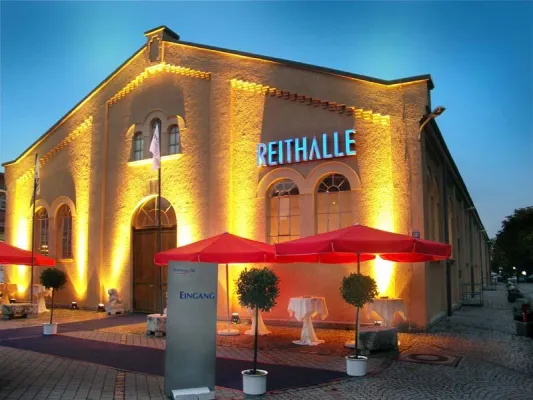 Bild: ROYAL MEDIA glänzt mit extravagantem Dekorationskonzept für die Jubiläumsfeierlichkeit der Premicon AG