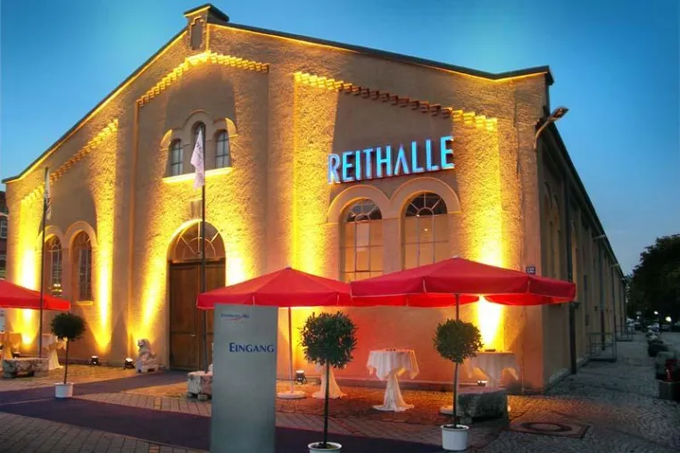 ROYAL MEDIA glänzt mit extravagantem Dekorationskonzept für die Jubiläumsfeierlichkeit der Premicon AG Bild: ROYAL MEDIA glänzt mit extravagantem Dekorationskonzept für die Jubiläumsfeierlichkeit der Premicon AG