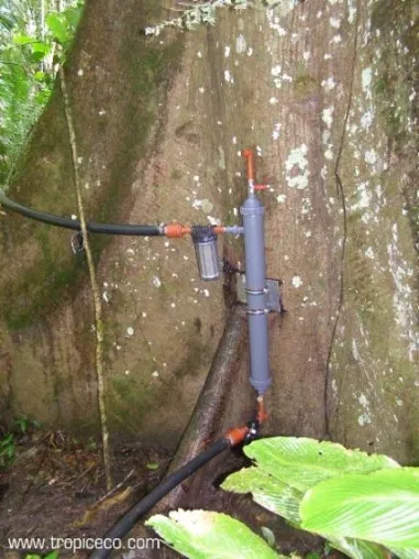 Bild: Ultrafiltration für klares Trinkwasser bei den Hoaorani-Indios mitten im Urwald von Südamerika