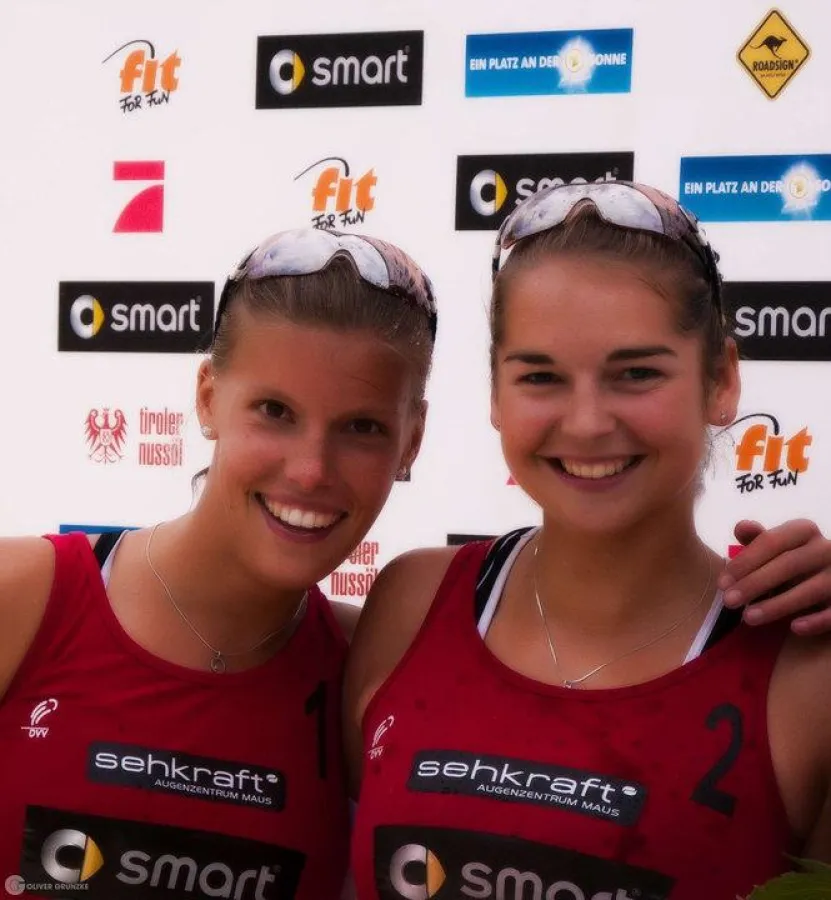 Siegreiches Roadsign Damen Beachvolleyball Team Hüttermann Schumacher