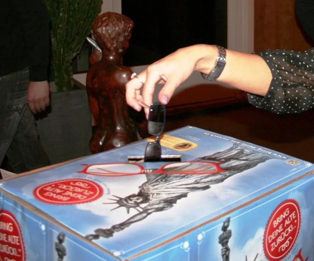 Sammelbox für Bring Deine Alte zurück!... (Foto: New Line OPtik)