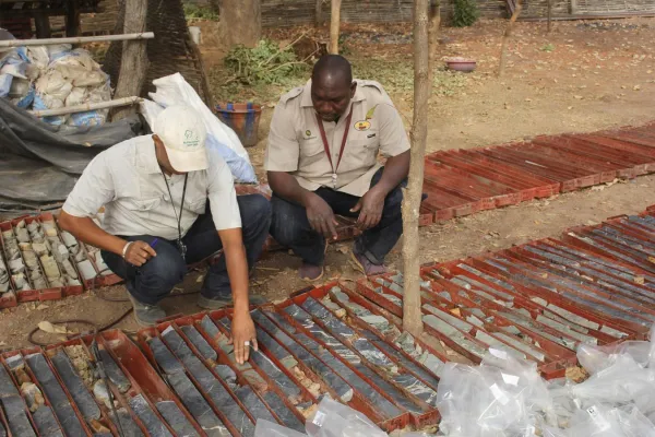 Desert Gold schüttet das Füllhorn aus: 123 Bohrergebnisse von SMSZ-Projekt in Mali Bild: Desert Gold schüttet das Füllhorn aus: 123 Bohrergebnisse von SMSZ-Projekt in Mali