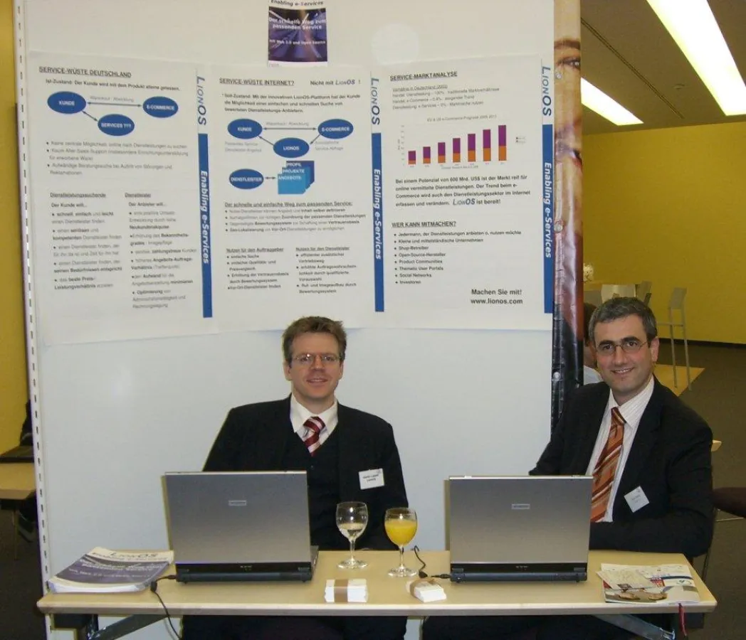 Stefan Lasser (Justitiar) und David Perpina (Geschäftsführer) von LionOS bei der Poster-Session der Veranstaltung \